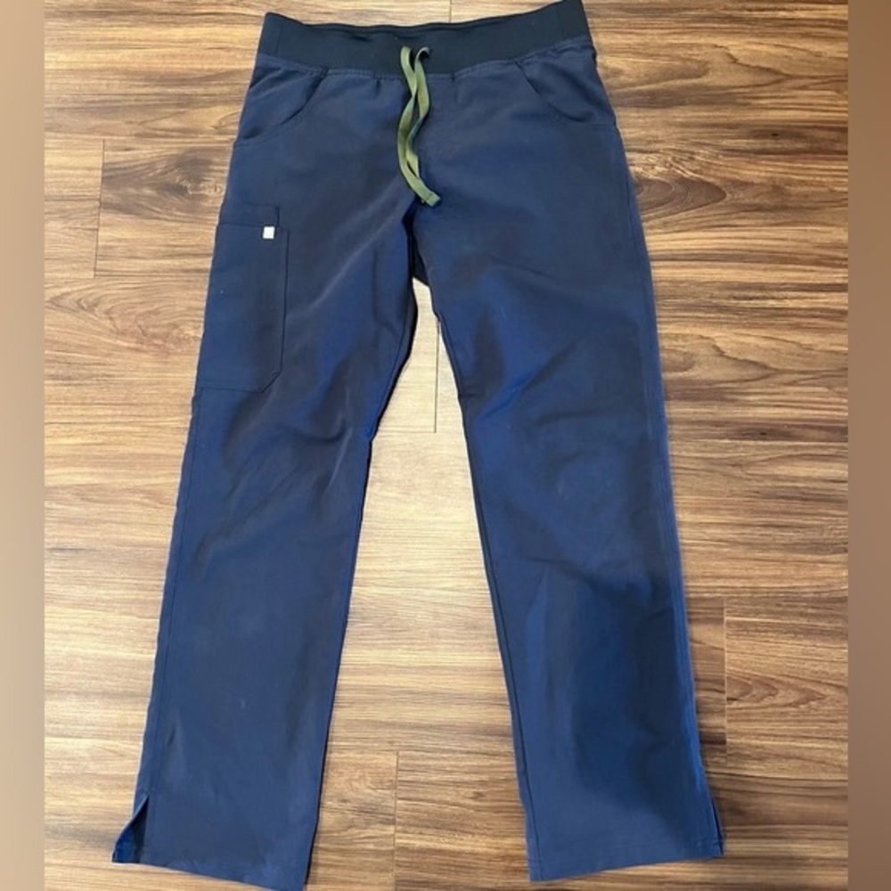 FIGS - Quiet Navy Kade Cargo Scrub Pants; SM Petite